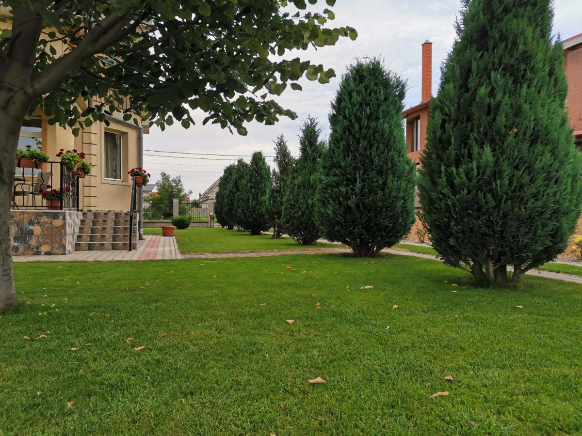 Casuta Cu Tei Villa Oradea Exterior photo